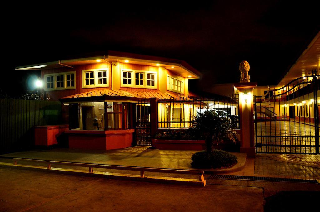 Prado Inn & Suites San José Buitenkant foto