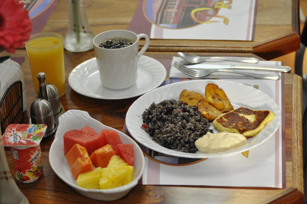 Prado Inn & Suites San José Buitenkant foto
