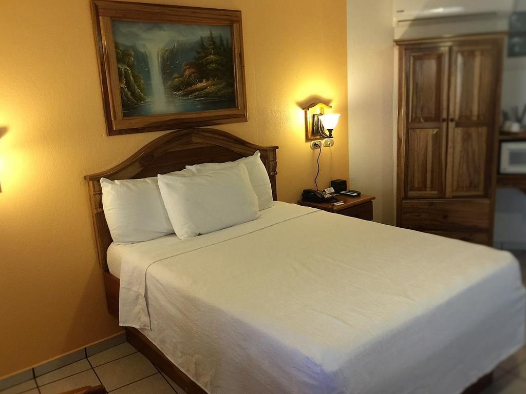 Prado Inn & Suites San José Buitenkant foto