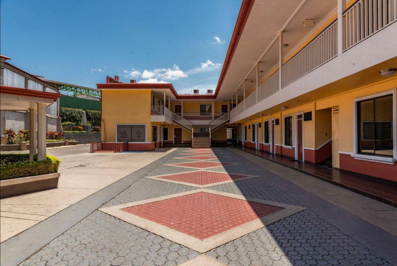 Prado Inn & Suites San José Buitenkant foto