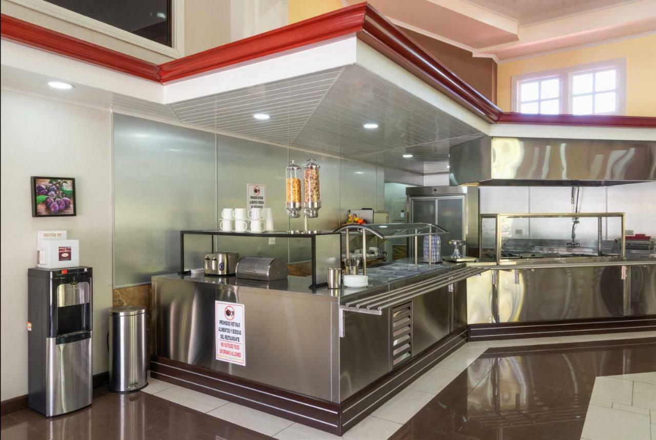 Prado Inn & Suites San José Buitenkant foto